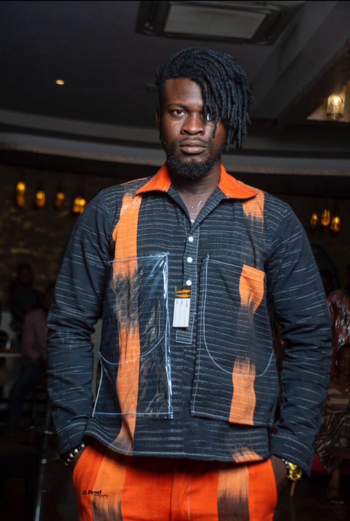 The designer DLIMAT shows an exciting liaison between transparent plastic and the traditional woven cotton fabric Faso dan Fani: an inspiring cultural connection for ethnic fashion made in Burkina Faso.